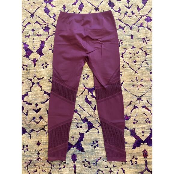 Fabletics purple athletic yoga leggings - Picture 2 of 5